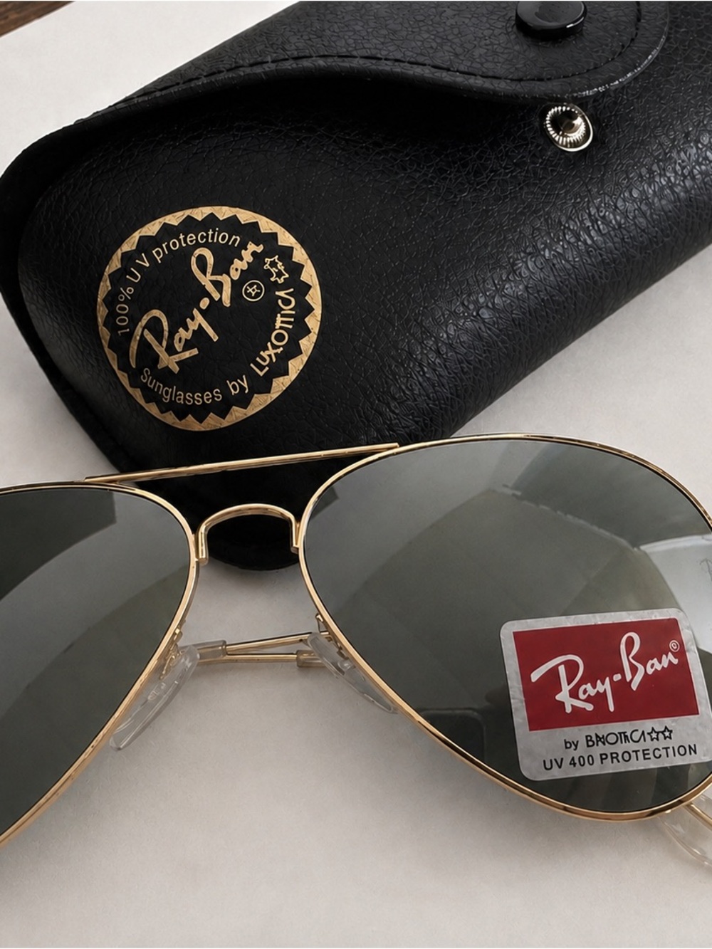 Ray-Ban Men’s Aviator Sunglasses in Gold with Dark Green Lenses